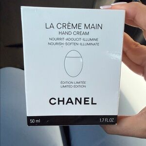 CHANEL La Crème Main Hand Cream in White